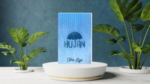 Buku Hujan karya Tere Liye, cover terlihat jelas.